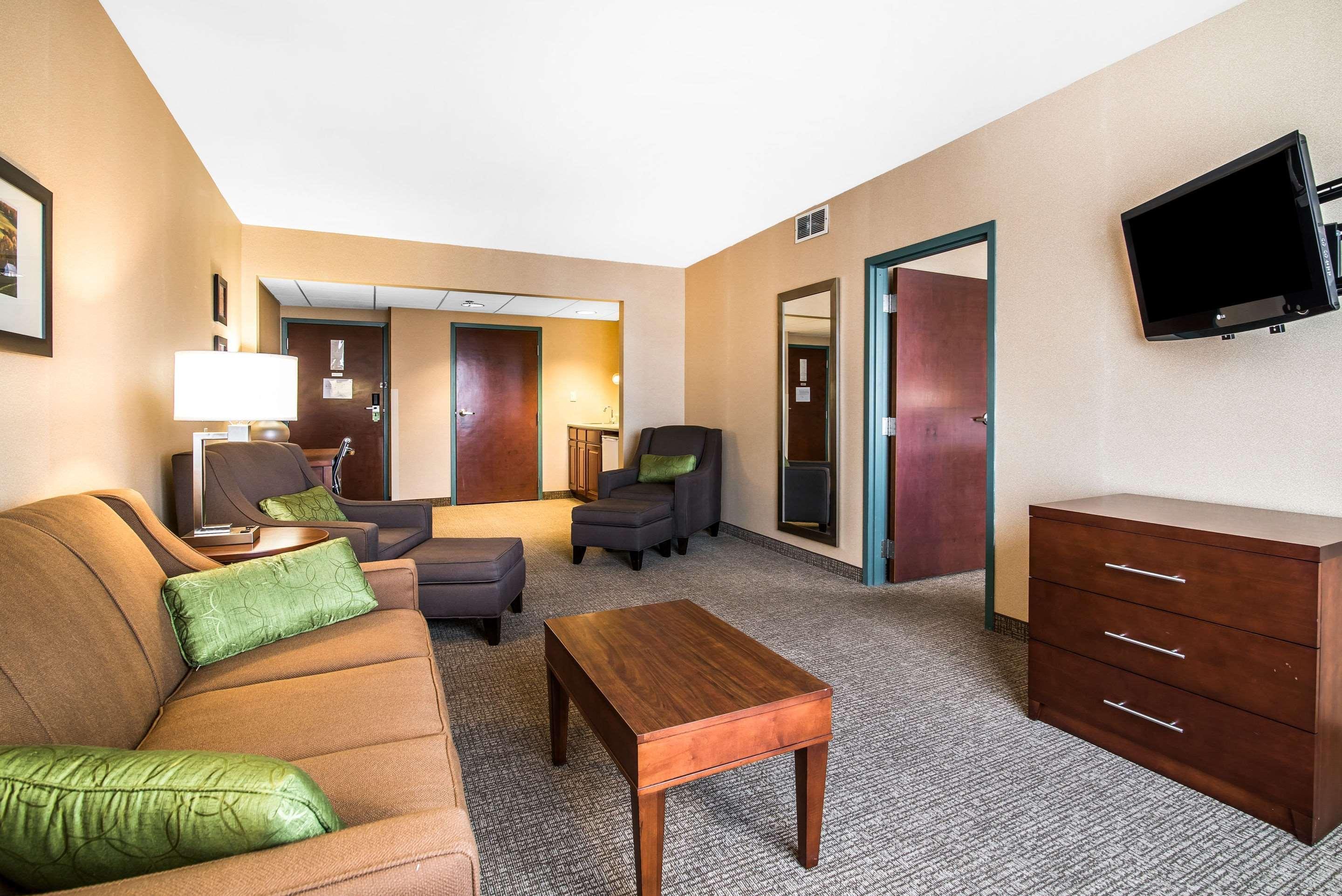 Quality Inn & Suites Towanda Exteriör bild
